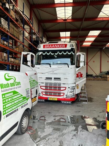 Vrachtwagen schoonmaken op locatie