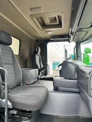 interieur Scania reinigen after