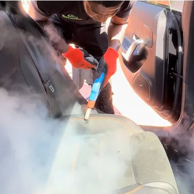 Autobekleding reinigen stomen Amsterdam